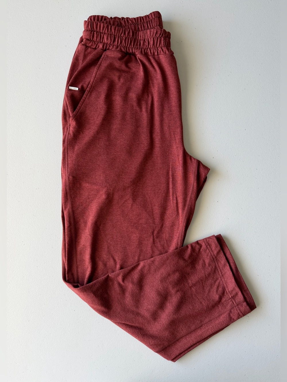 Vuori Men’s Ponto Performance Cropped DreamKnit Pants Rust M V418